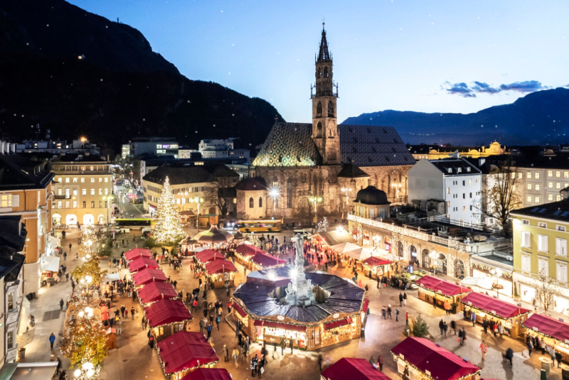 Offer Christmas magic & market in the heart of the city